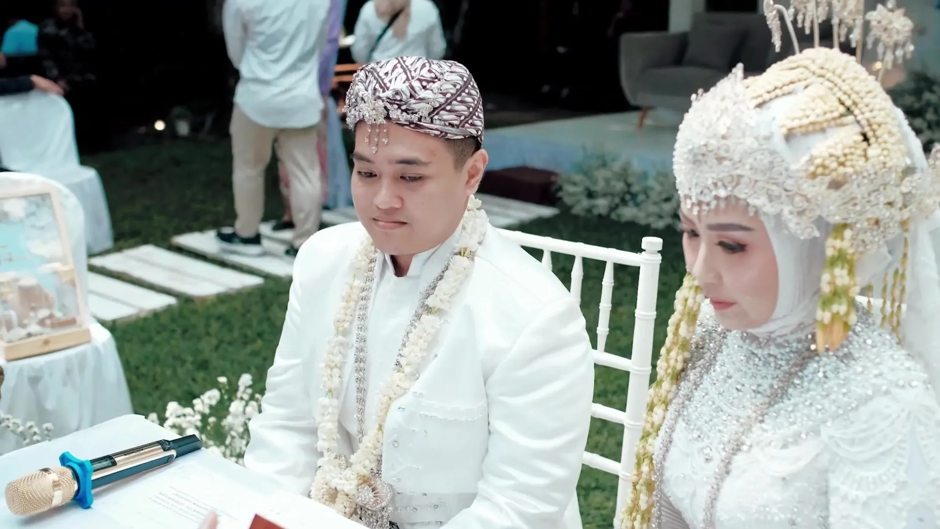 Pengantin di meja akad nikah
