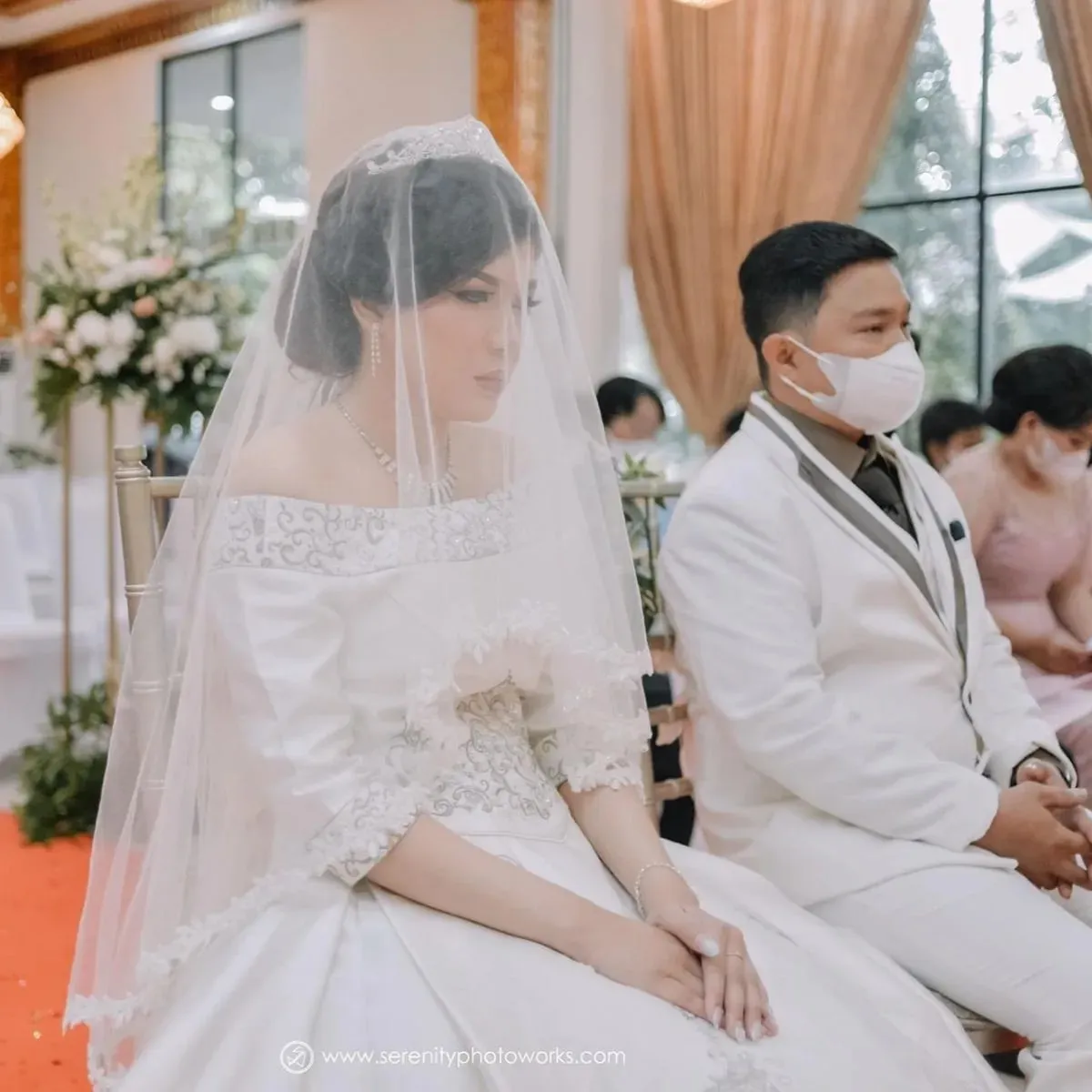 Pasangan pengantin saat pemberkatan