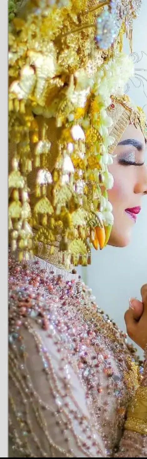 Pengantin wanita dengan suntiang Minang