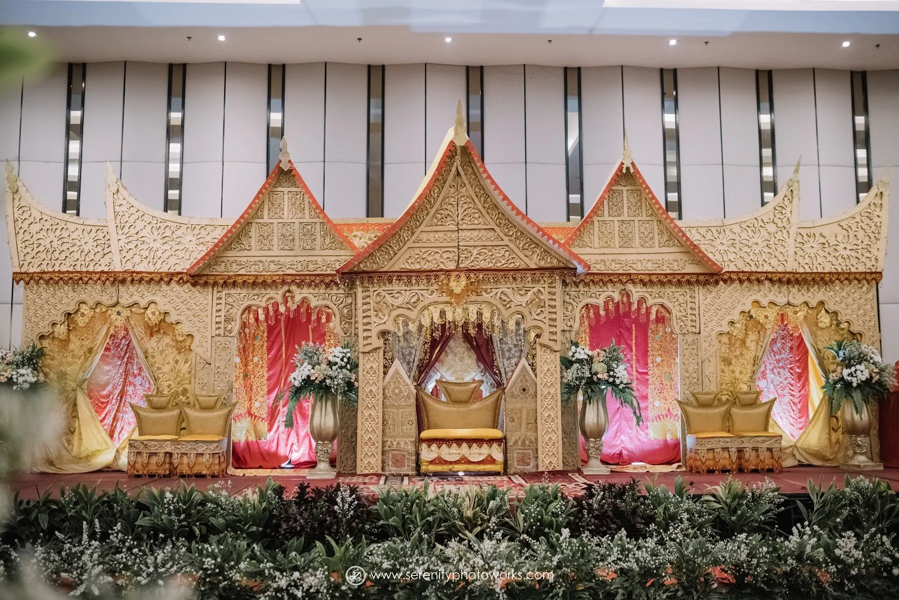 Pelaminan rumah gadang Minang